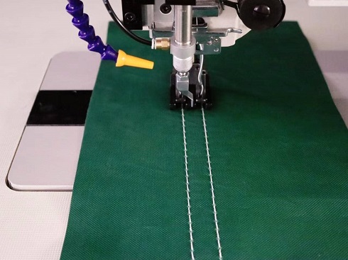 Heavy duty two needle upholstery sewing machine